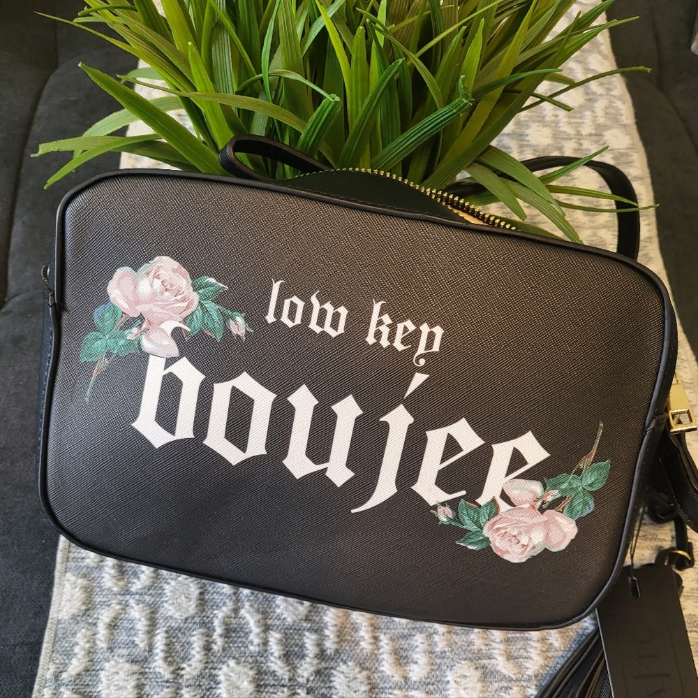 💥LA|TC cross body purse/makeup bag with cute saying. "Low Key boujee"💥